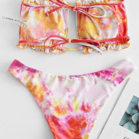 Bikini - Picture 3 of 3